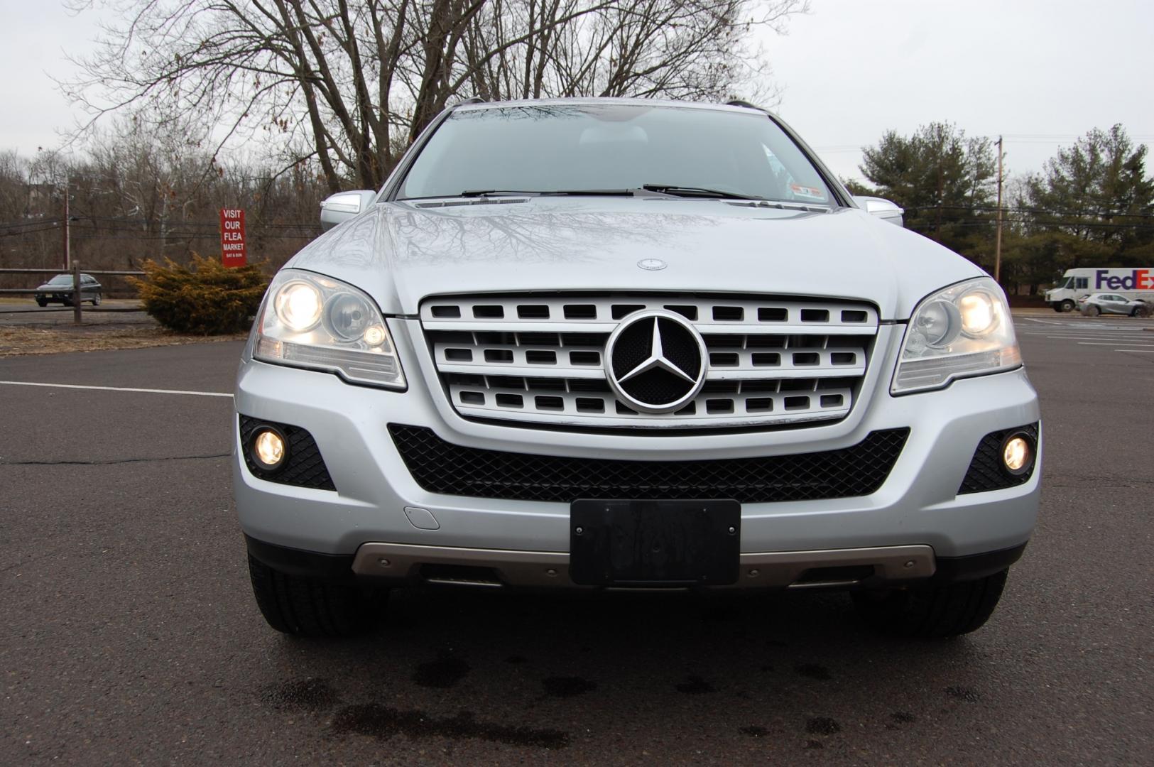 2009 Silver /Black leather Mercedes-Benz M-Class (4JGBB86E09A) with an 3.5 Liter V6 engine, Automatic transmission, located at 6528 Lower York Road, New Hope, PA, 18938, (215) 862-9555, 40.358707, -74.977882 - Here for sale is a very nice 2009 Mercedes-Benz ML350. Under the hood is a strong running 3.5 liter V6 which puts power to the AWD system via a smooth shifting automatic transmission. Features include; Black leather interior, wood grain trim, keyless entry, one master key, cruise control, tilt ste - Photo#6